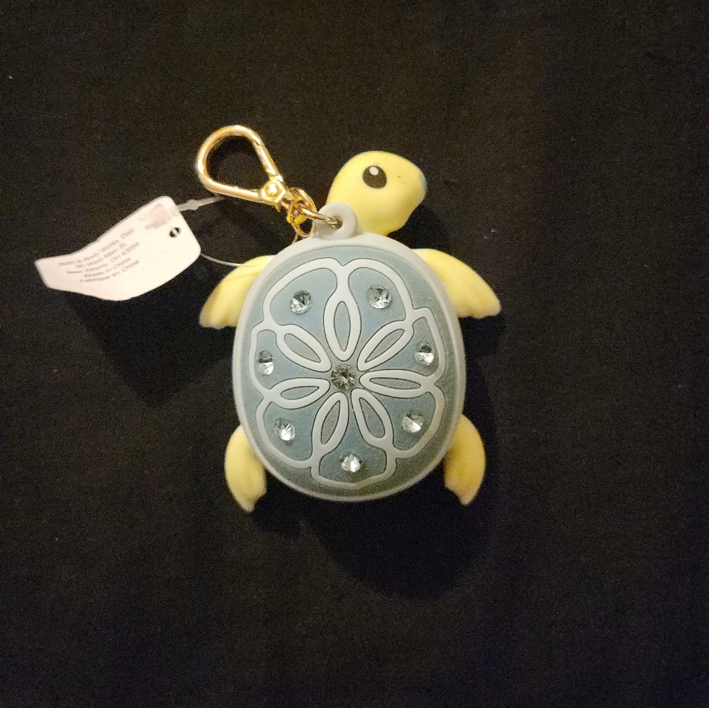 Bath & Body Works Turtle Pocketbac Holder Clip Chain with Rhinestone Shell